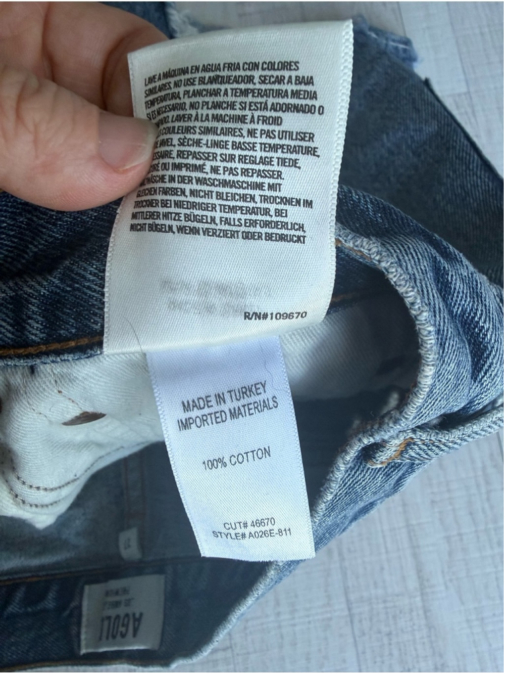 AGOLDE Parker Vintage Cutoff Denim Shorts in Medium Wash Distressed| Size 27 - Picture 7 of 8